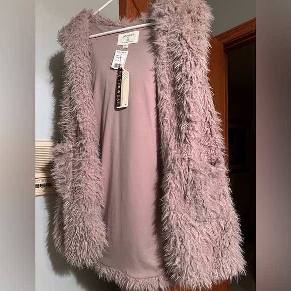 Furry Vest with Hood (lilac/grey) - Picture 7 of 7
